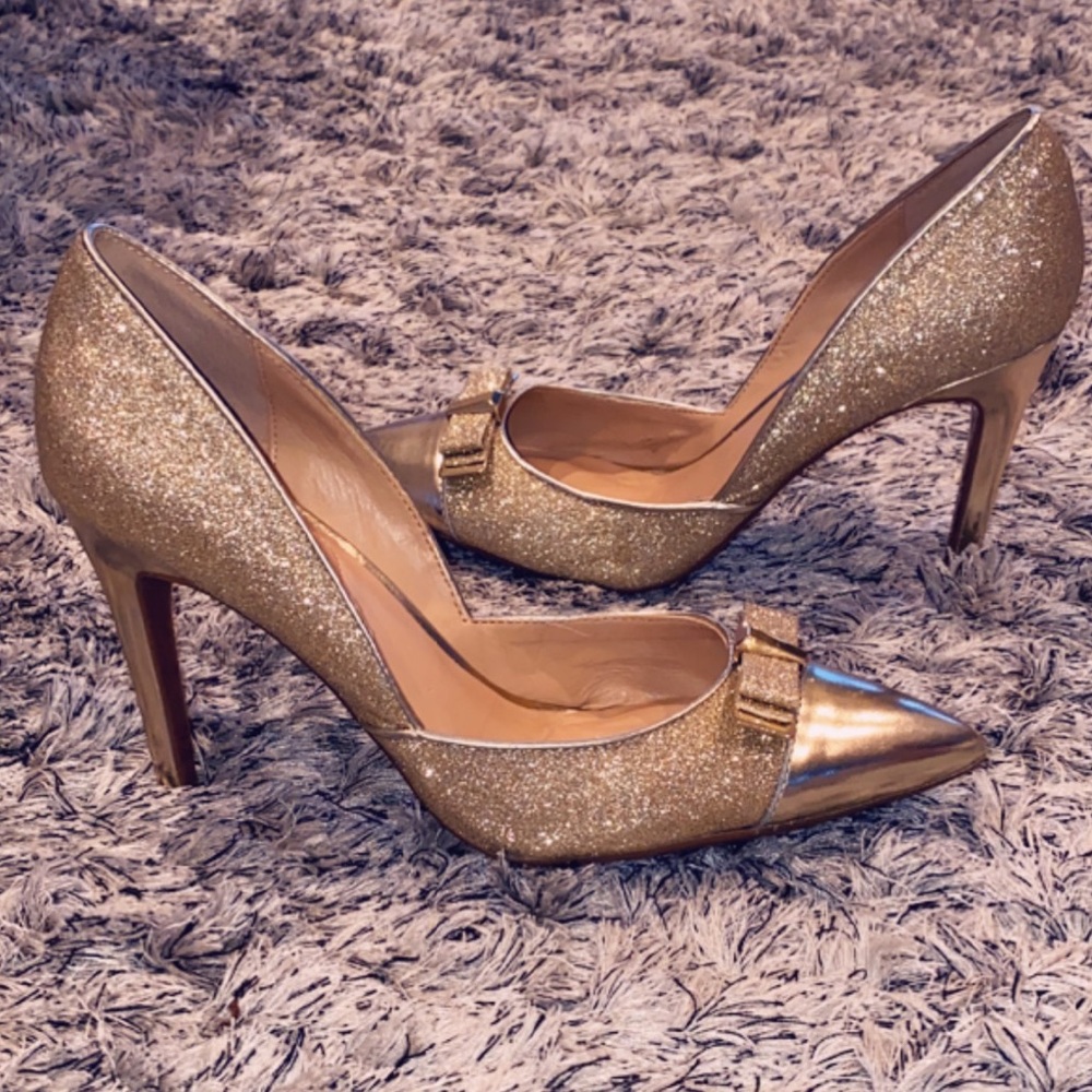 Shoes golden high-heeled shoe
